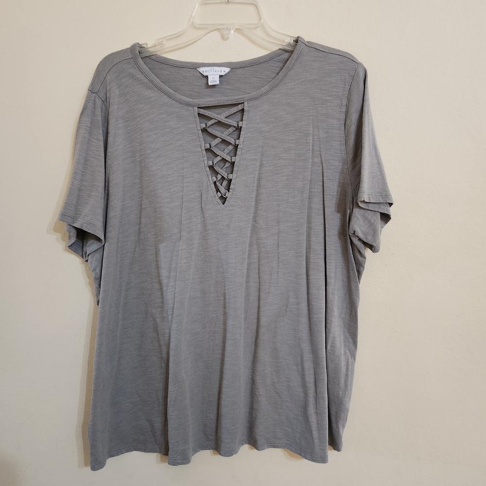 Boutique Gray Crisscross V-Neck Short Sleeve Tee
